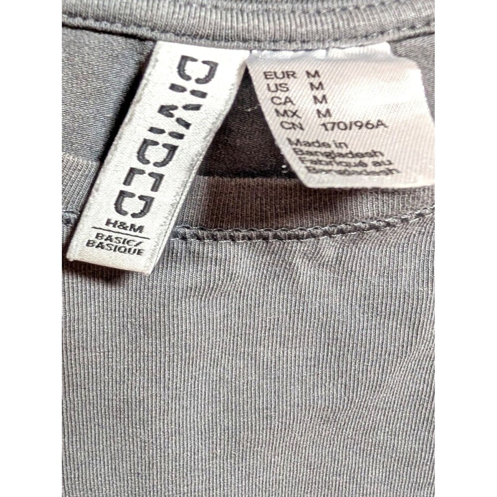 CLEARANCE! Divided by H&M Gray Ribbed Crew Neck Tee - Picture 4 of 4